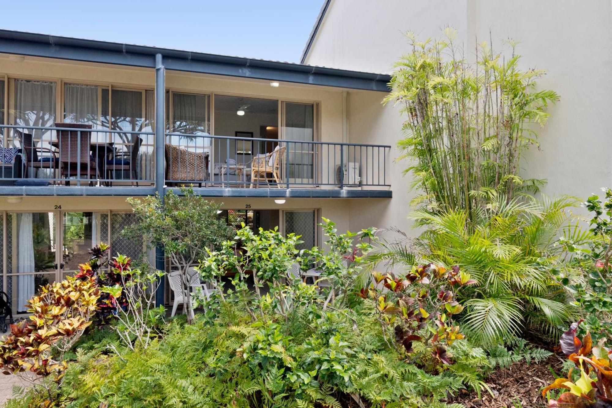 Beach Breakers Resort Sunrise Beach Exterior photo