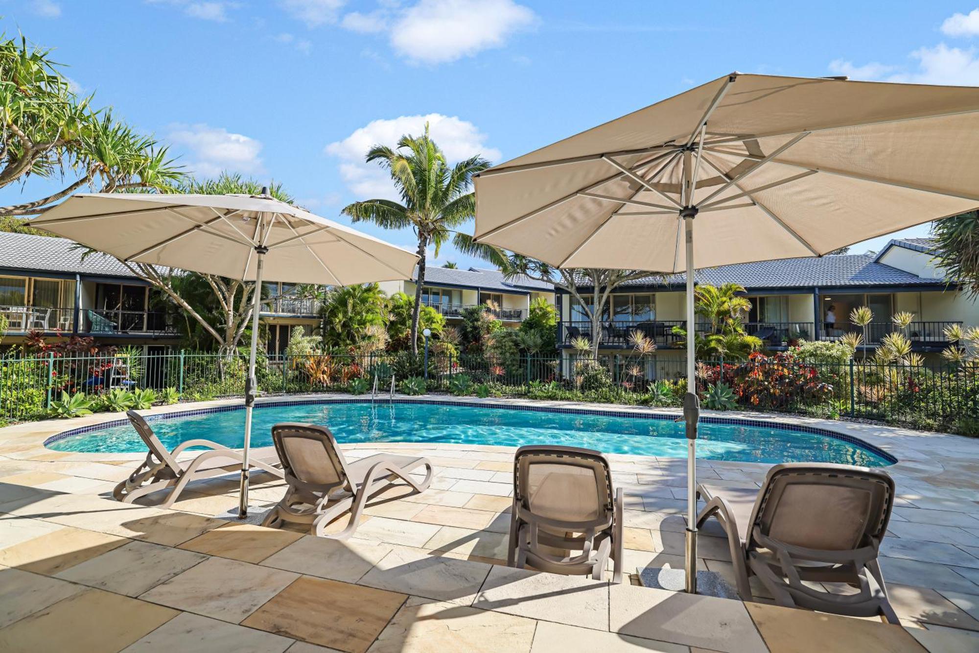 Beach Breakers Resort Sunrise Beach Exterior photo