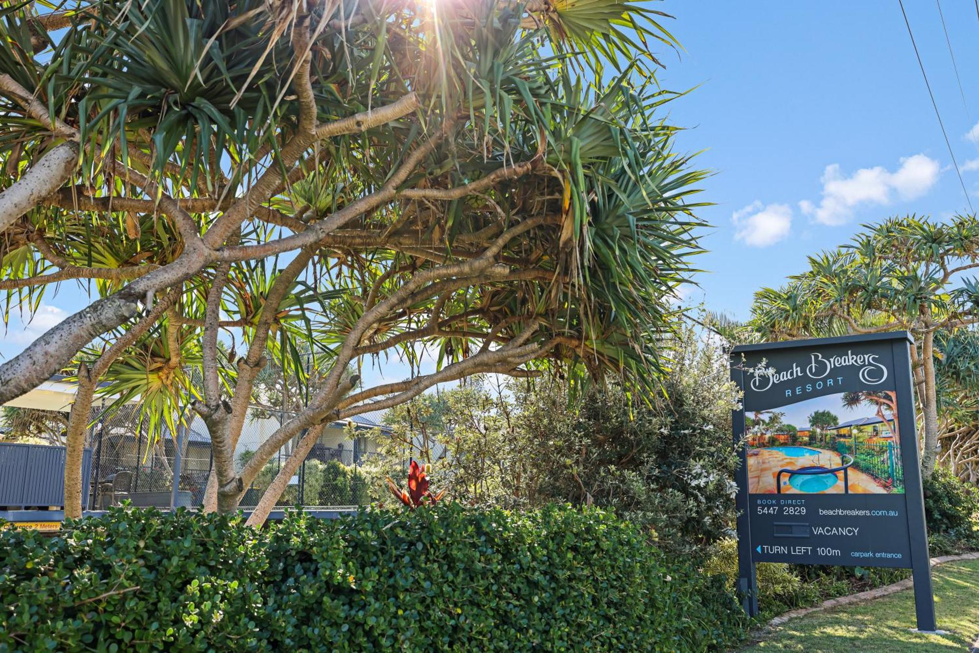 Beach Breakers Resort Sunrise Beach Exterior photo