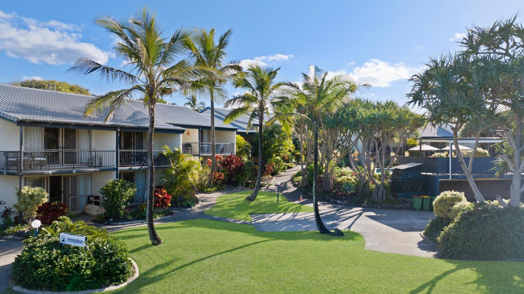 Beach Breakers Resort Sunrise Beach Exterior photo